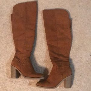 Dolce Vita Brown Suede Boots.